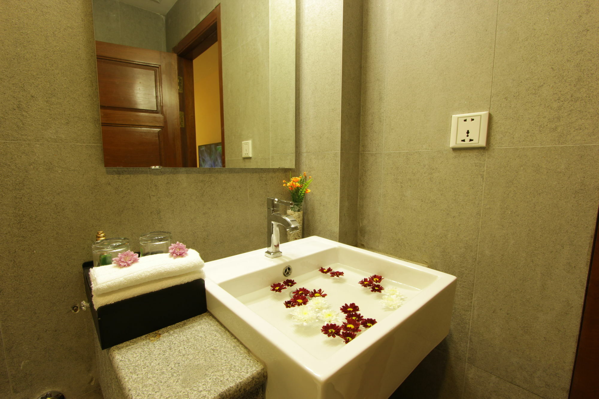 Yazhou Foryou Hotel Phnom Penh Exterior photo
